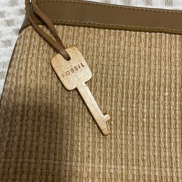 Fossil Woven with Leather Trim Bag - Picture 4 of 15